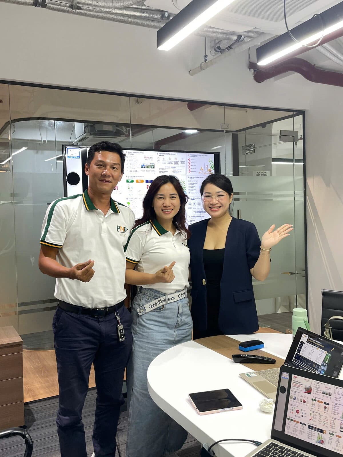 Trình bày giải pháp hợp tác và mở rộng thị trường cùng đối tác quốc tế