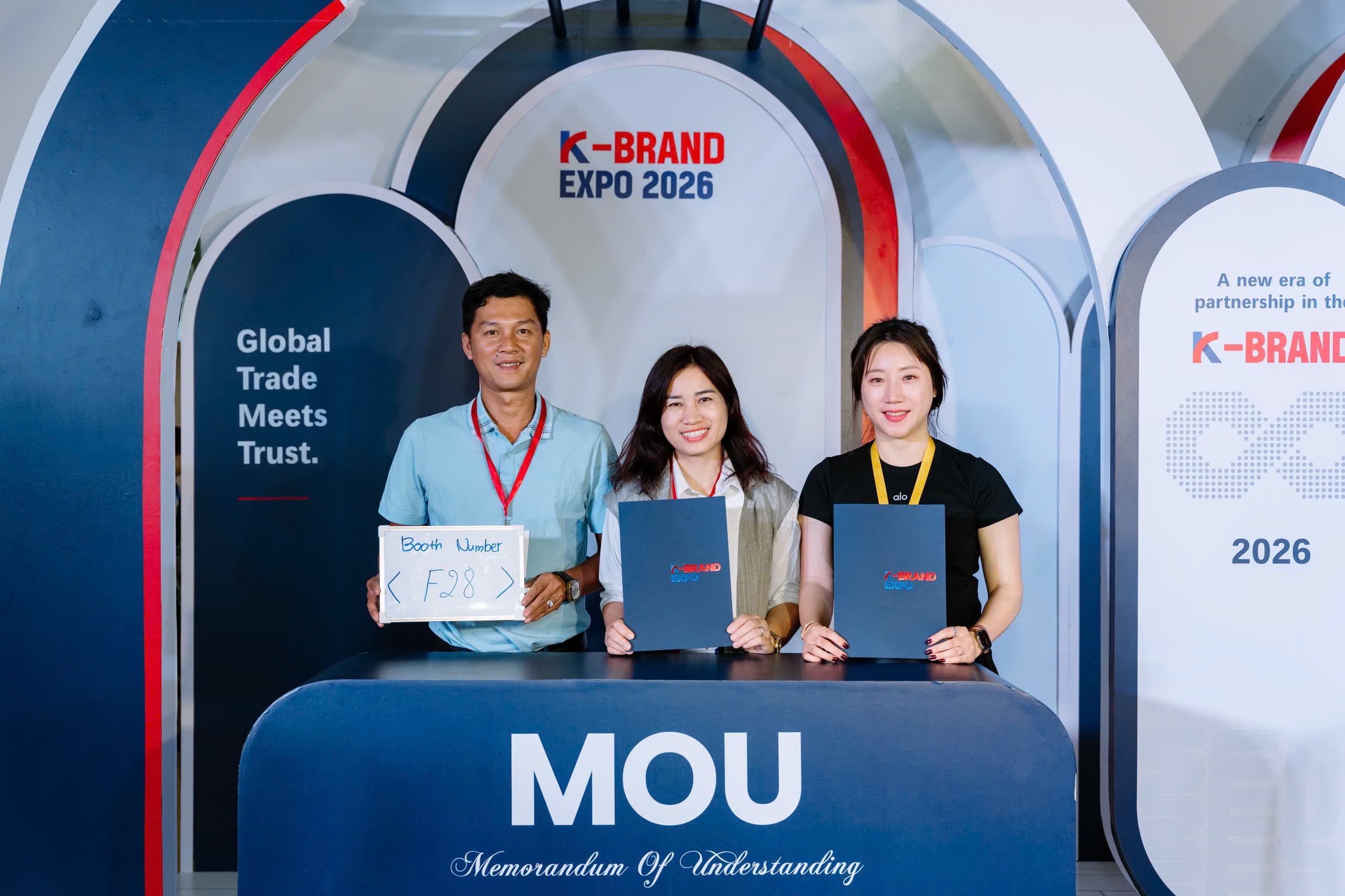 Trao MOU cùng gian hàng F28 trong khuôn khổ HCMC K-Brand Expo